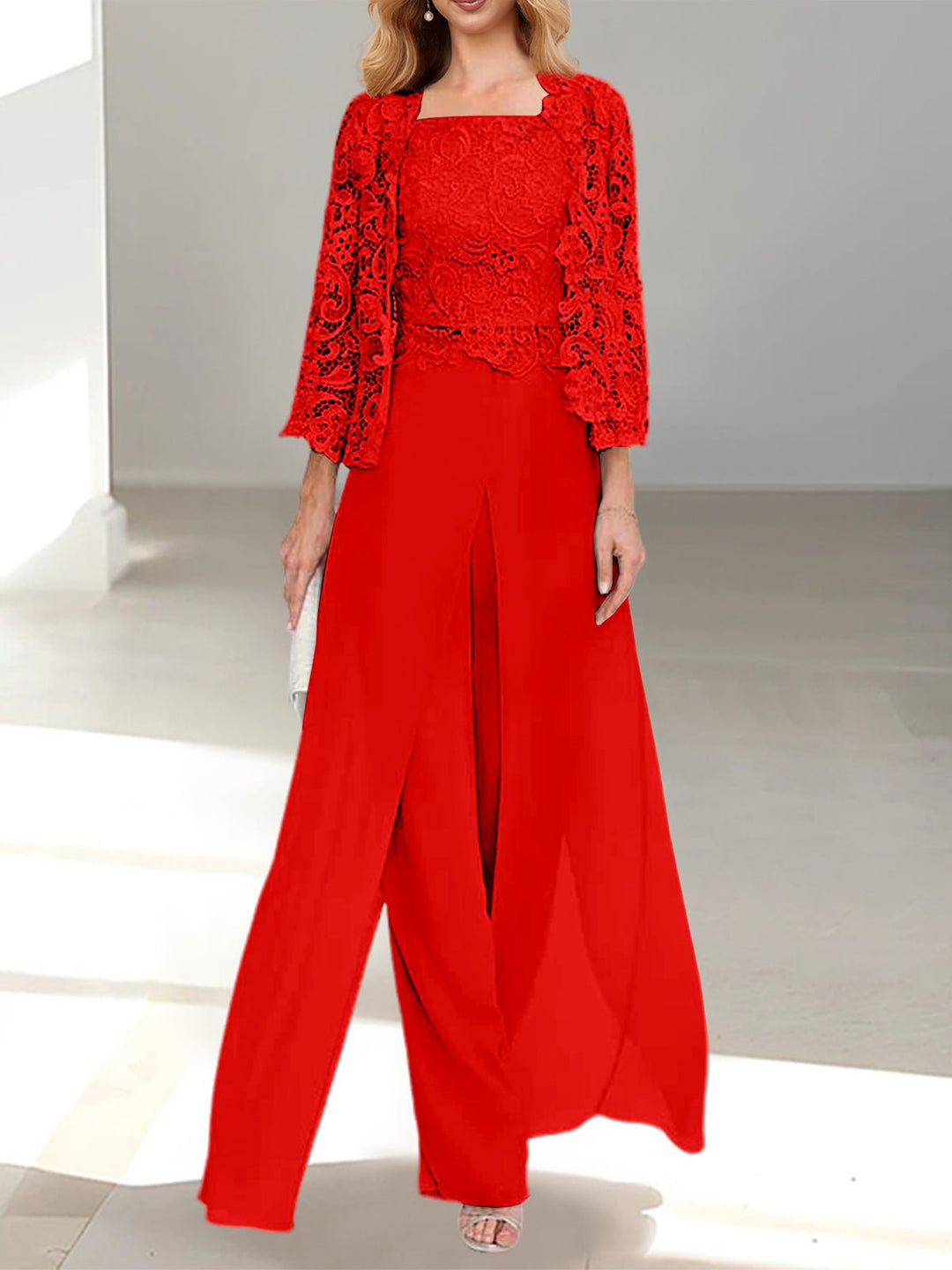 Refined mother of the bride suit with contemporary cut