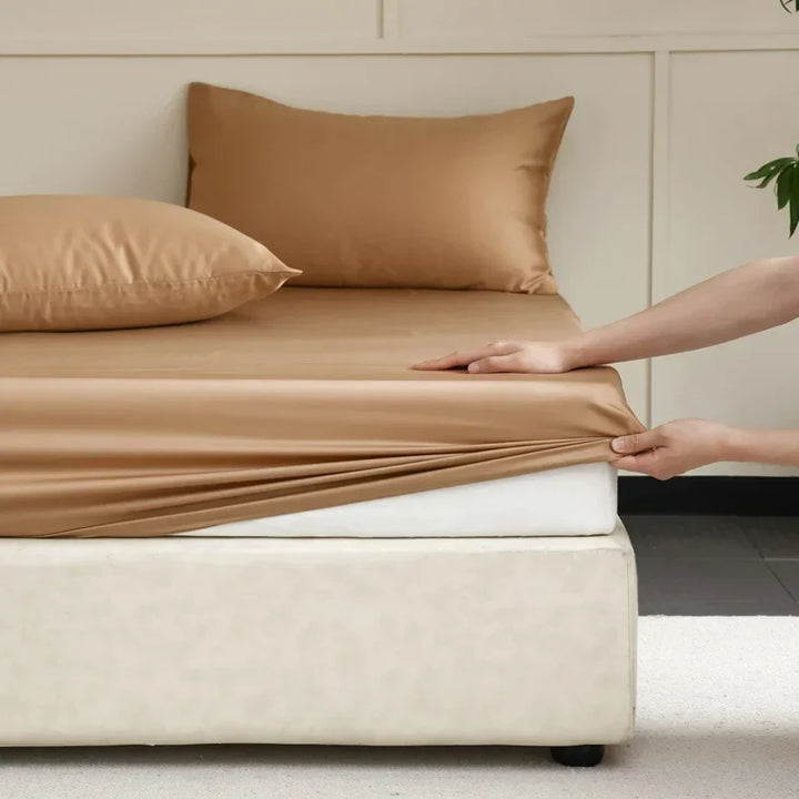 Hypoallergenic breathable silk pillowcase in rich emerald green for home bedding