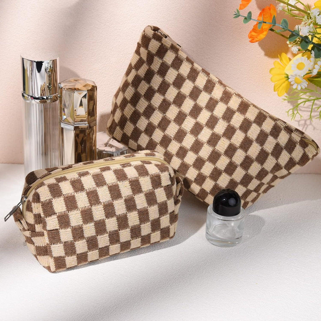 Checkered pattern cosmetic bag with sturdy handle for travel