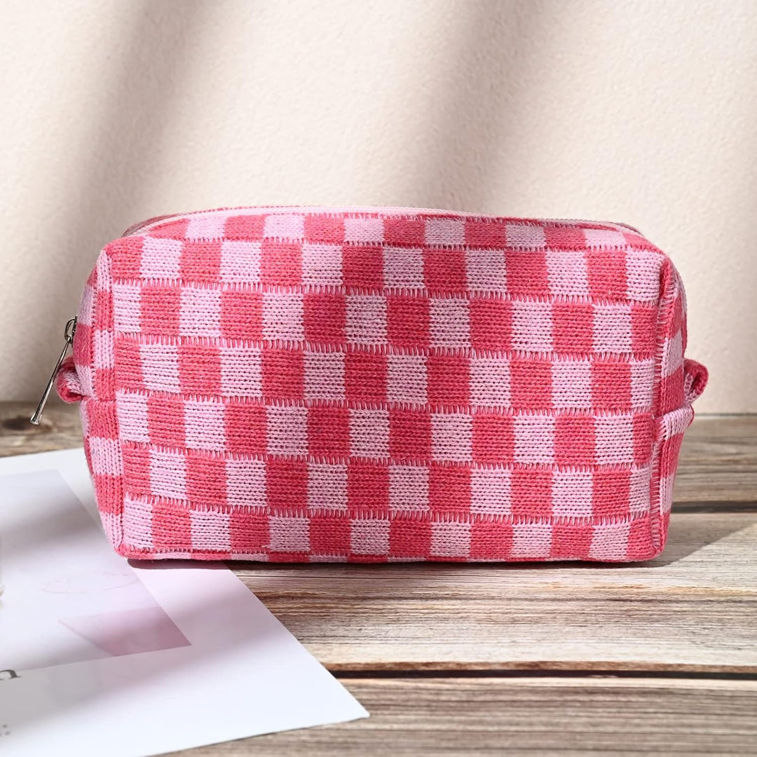 Classic checkered cosmetic pouch for women beauty products