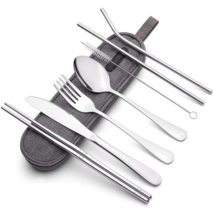 Portable stainless steel cutlery set in silver with travel case
