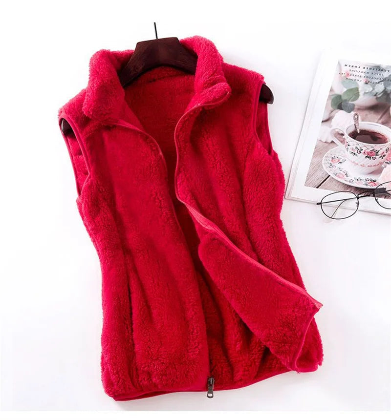 Soft sleeveless jacket for women featuring a comfortable winter fit