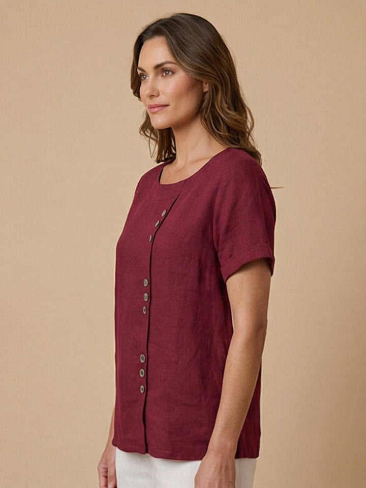 Stylish scoop neck silhouette on women's short sleeve shirt
