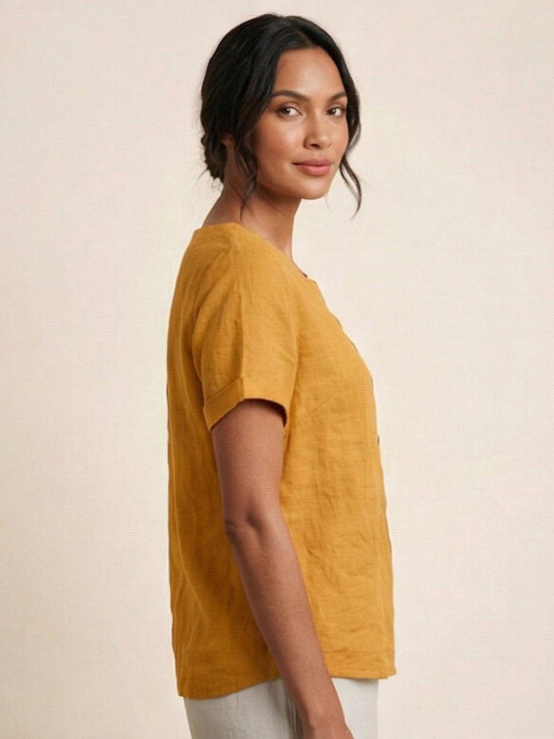 Relaxed everyday style women's scoop neck button top