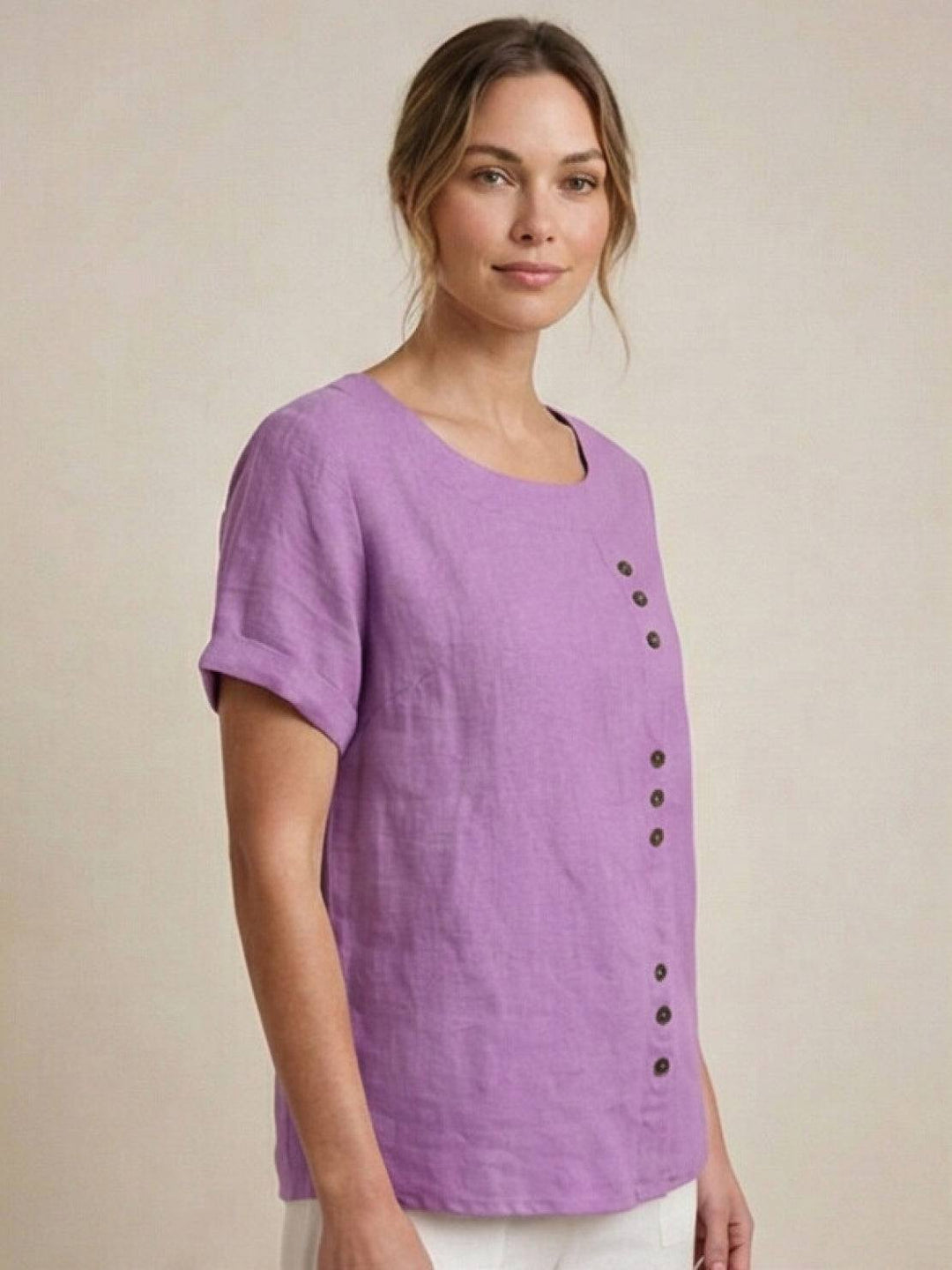 Relaxed cut and fit of women's summer fashion top