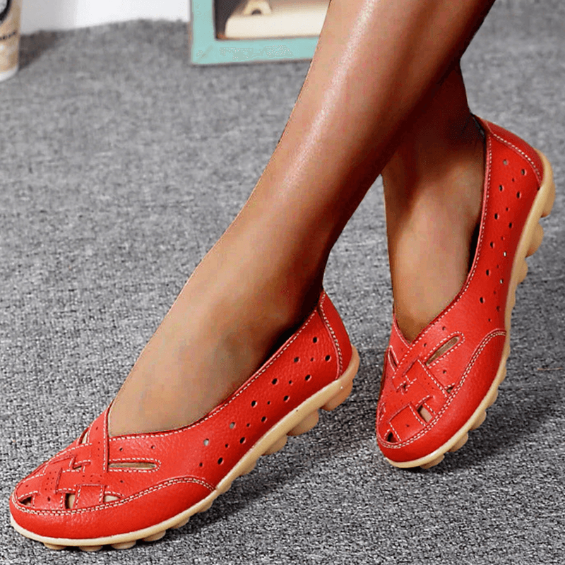 Pair of lightweight women's flats displayed against a clean background
