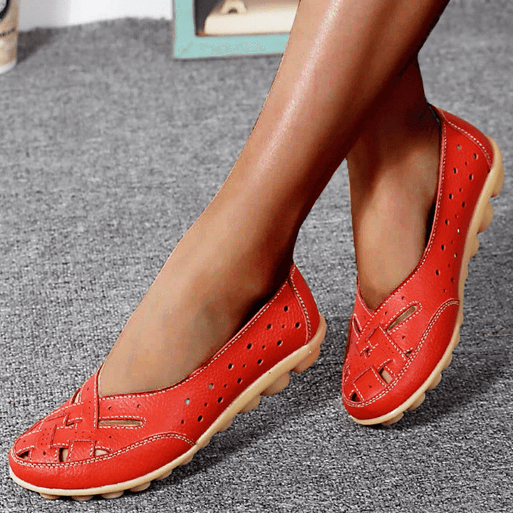 Pair of lightweight women's flats displayed against a clean background