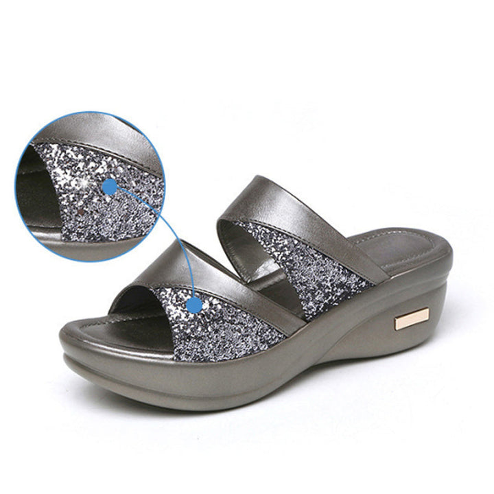 Women's walking sandals with adjustable straps and orthopaedic support