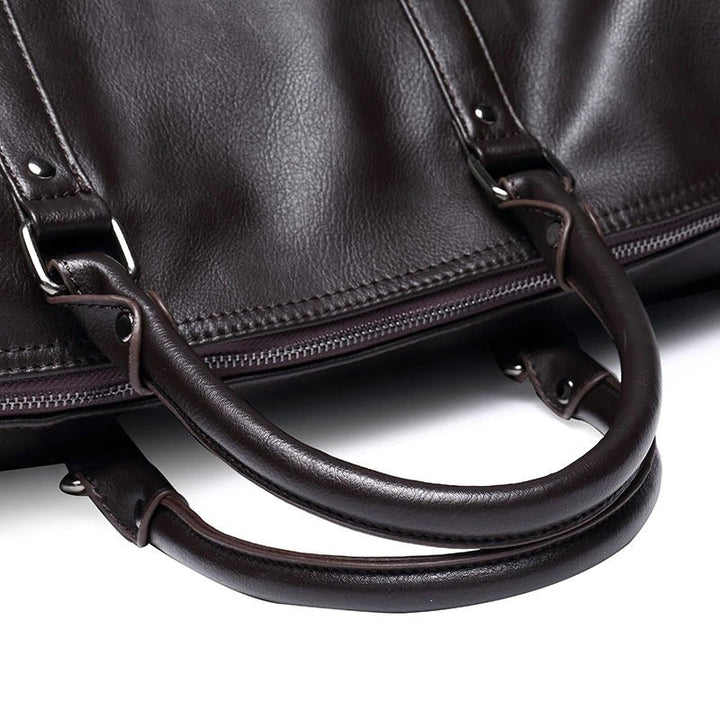 Weekender travel bag interior compartment with spacious storage capacity