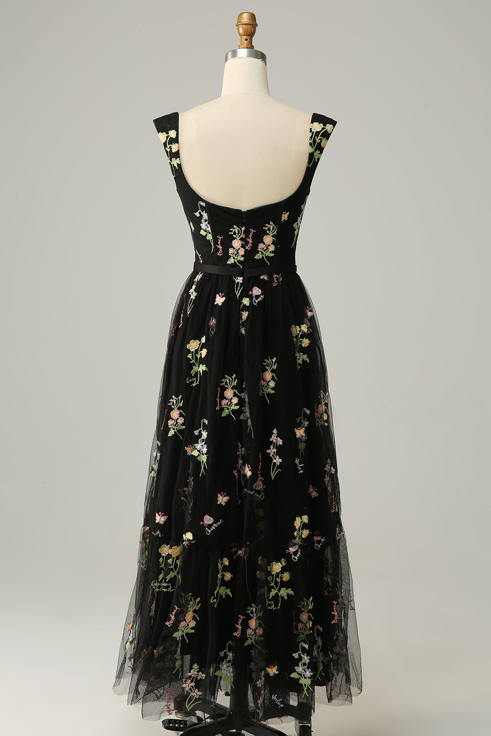 Sleeved detail of the women's embroidered formal wear evening dress