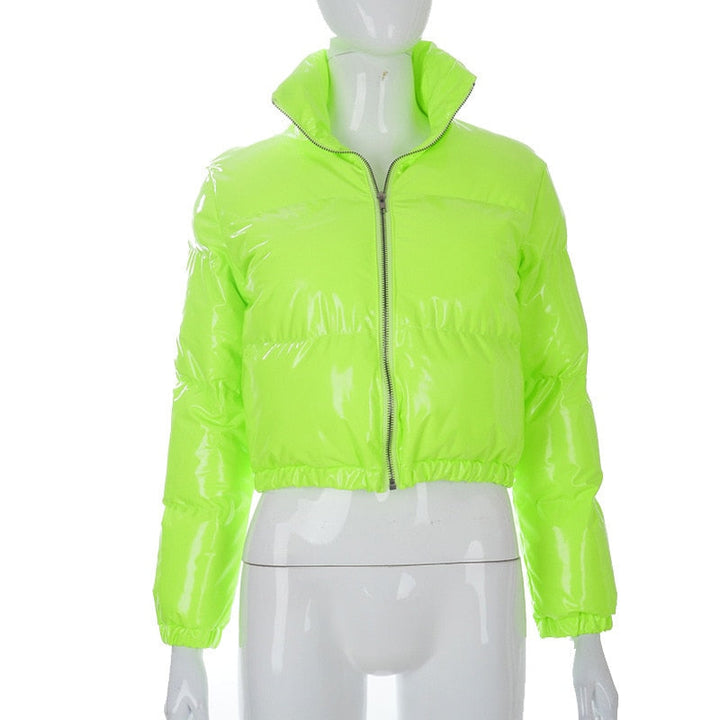 Shoulder fit and cut of the stylish women's puffer jacket