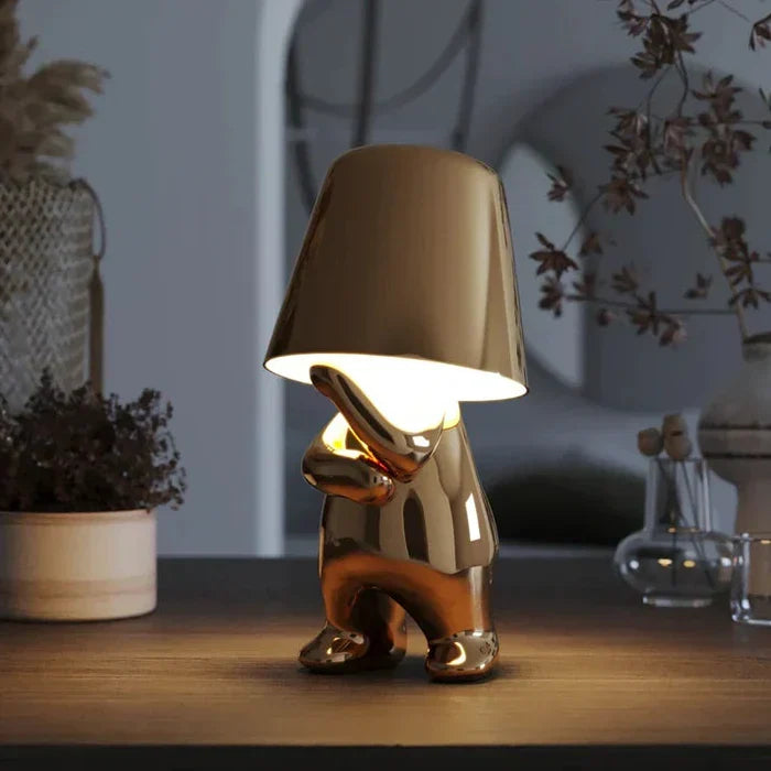 Touch control feature demonstration on modern table lamp