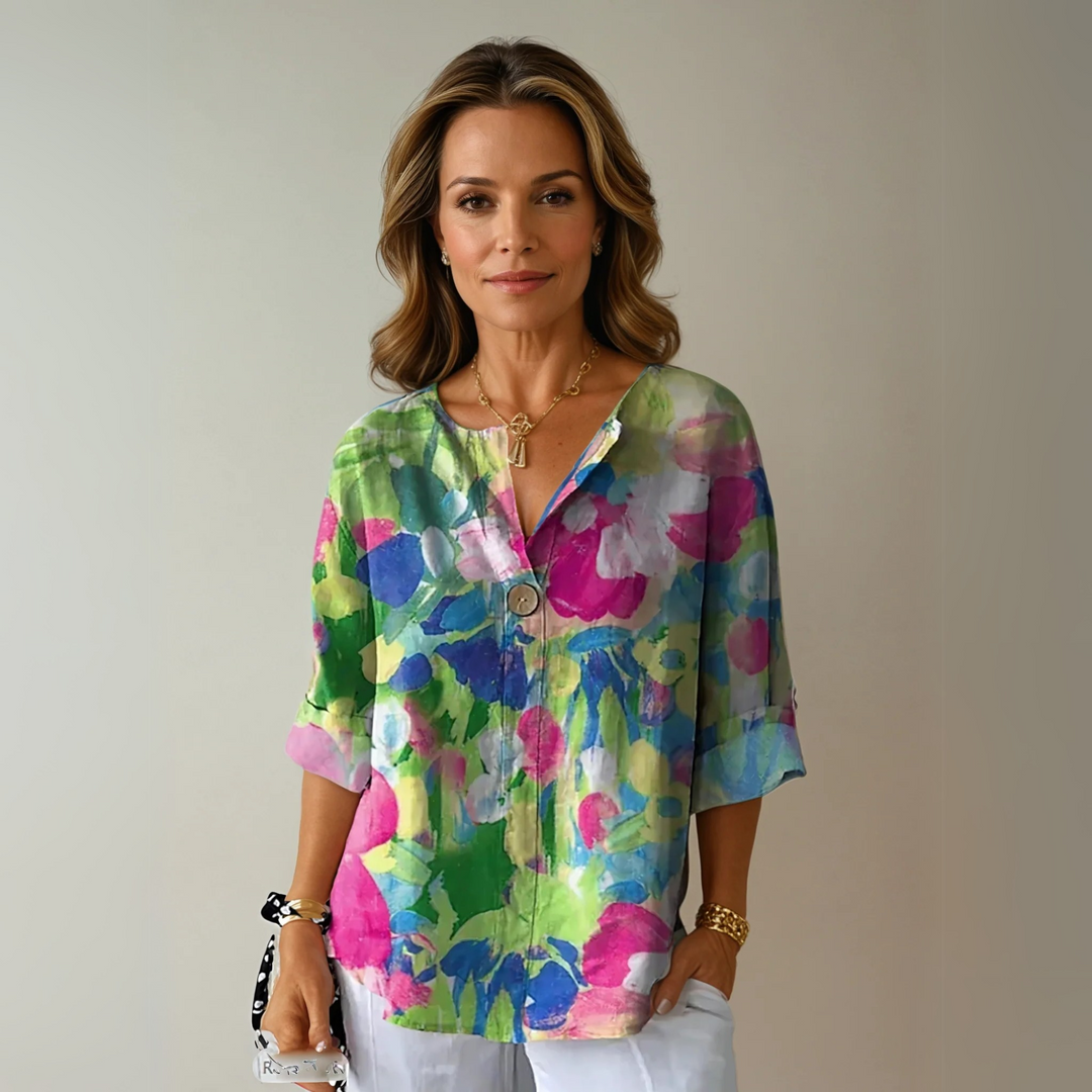 Floral v-neck summer blouse with short sleeves and relaxed fit