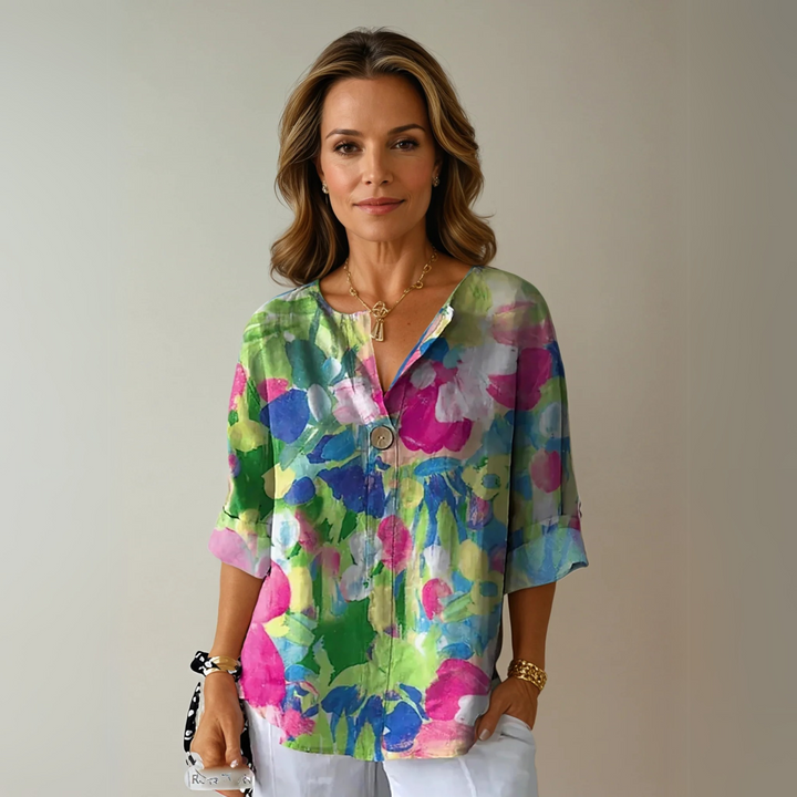 Floral v-neck summer blouse with short sleeves and relaxed fit