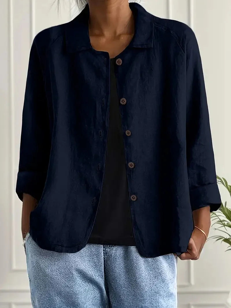 Collar and neckline detail of the womens everyday fashion jacket