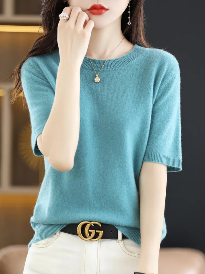 Women's crew neck short sleeve knitted pullover sweater close-up knit detail