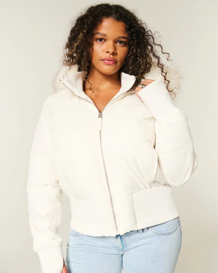 Close-up of the front zipper closure on the women's winter puffer jacket