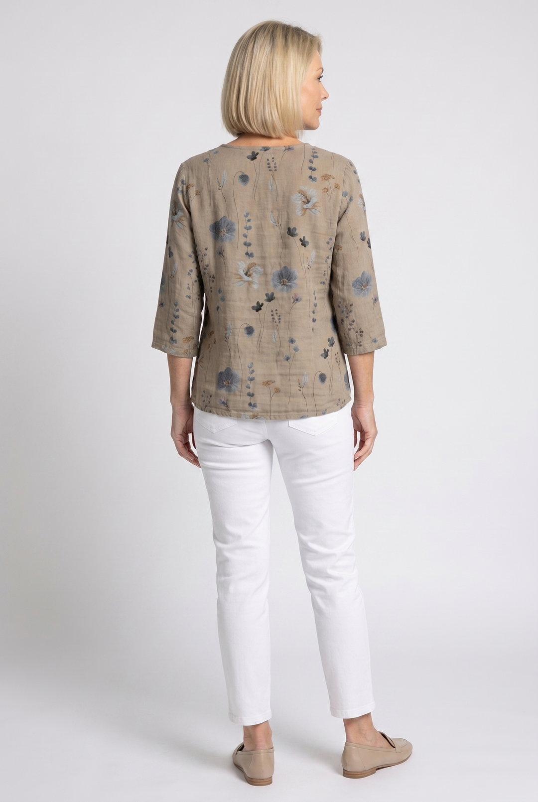 Women's floral print V-neck blouse with 3/4 sleeves in relaxed fit
