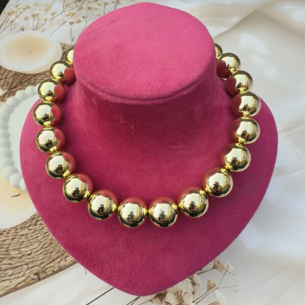 Classy and sassy, golden beads chain