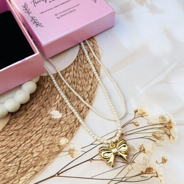 Double layered pearl neckline with a bow - Image 4