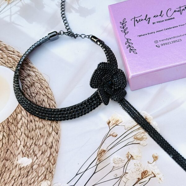 Trendy black round neckcuff with long tassels - Image 3