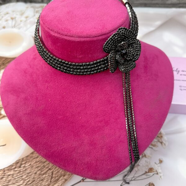 Trendy black round neckcuff with long tassels - Image 4