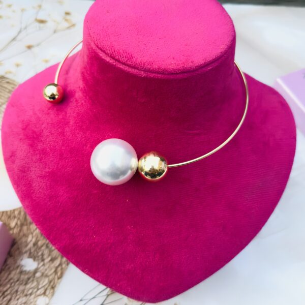 Trendy Pearl neckpeice - Image 2