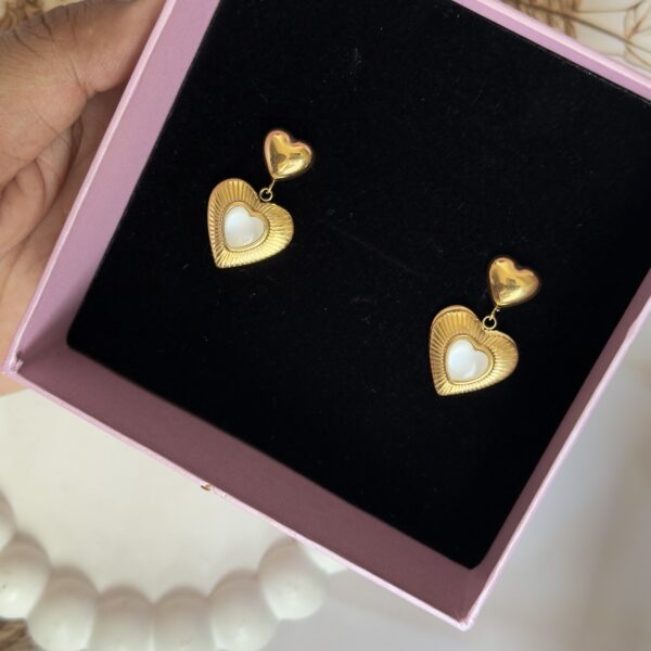 Beautiful Anti tarnish gold plated daily wear Heart earrings short dangler style