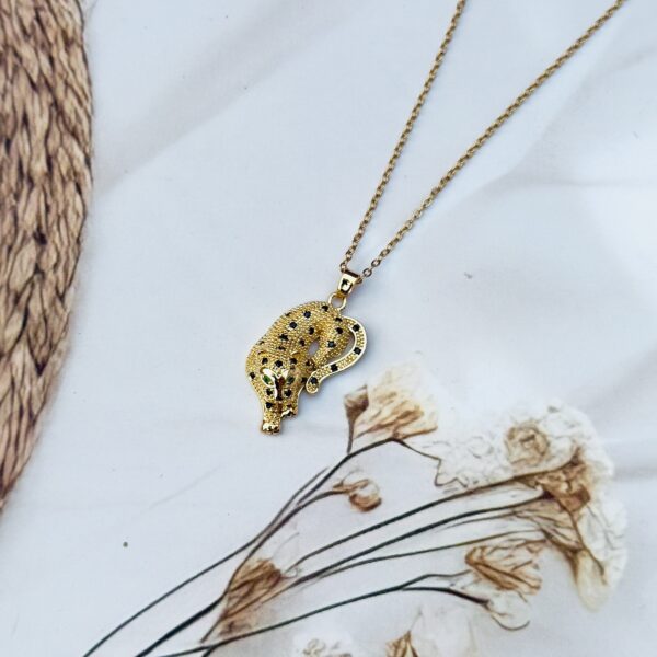 Beautiful Panther pendent with chain - Image 2