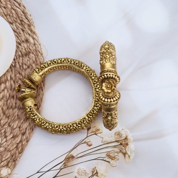 Premium rajwadi bangle - Image 4