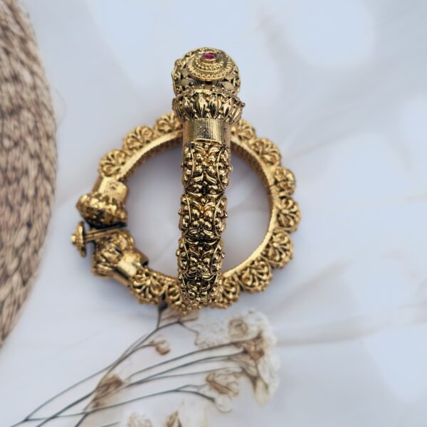 Premium rajwadi bangle with Ruby stone - Image 3